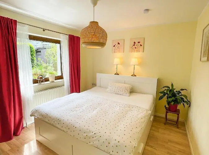 Souterrainwohnung mit großem Garten und Sauna