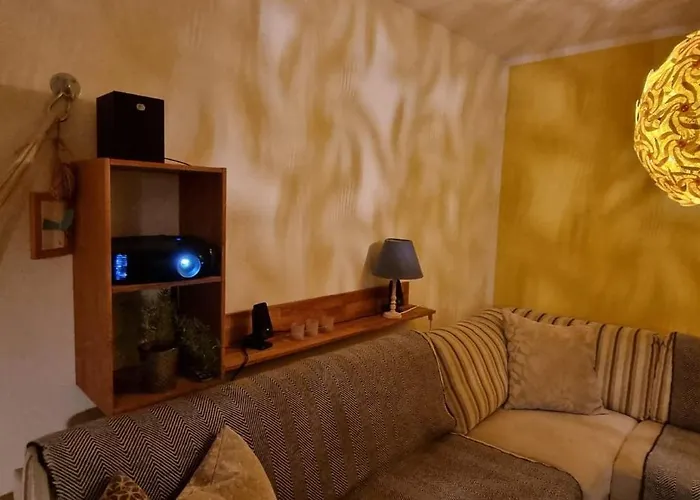 Souterrainwohnung mit großem Garten und Sauna